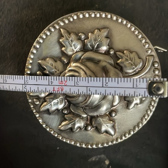 Vintage seamstress measure tape rose design silvertone - Picture 6 of 6